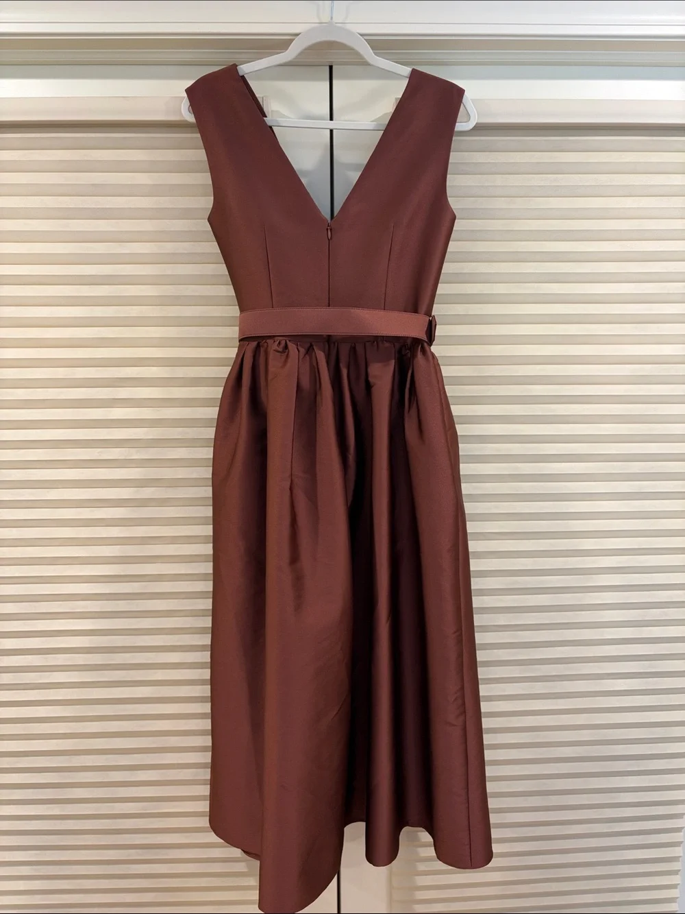 NWOT Roland Mouret Sleeveless V-Neck Belted Midi Dress in Wine, Size US 6